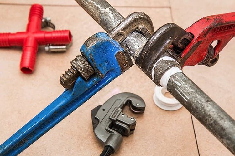 3 signs of plumbing problems